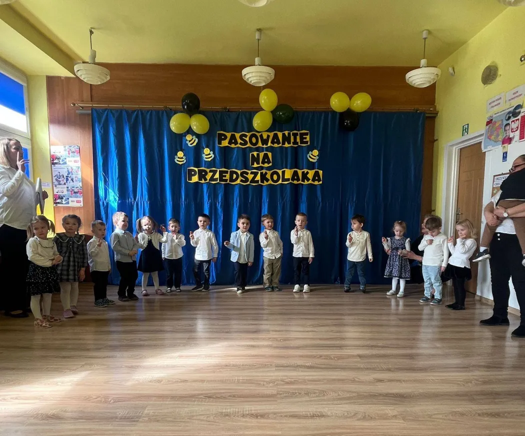 Pasowania na Przedszkolaka dzieci z grupy Pszczółek😊🐝